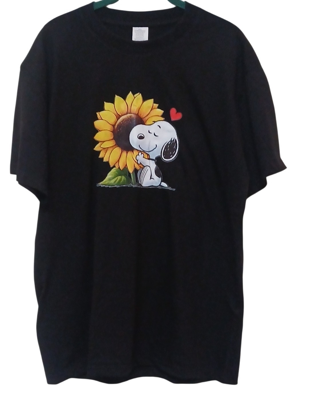 Peanuts -NWT Large Cotton Tee Shirt, Snoopy Hugging A Daisy With Heart Overhead.